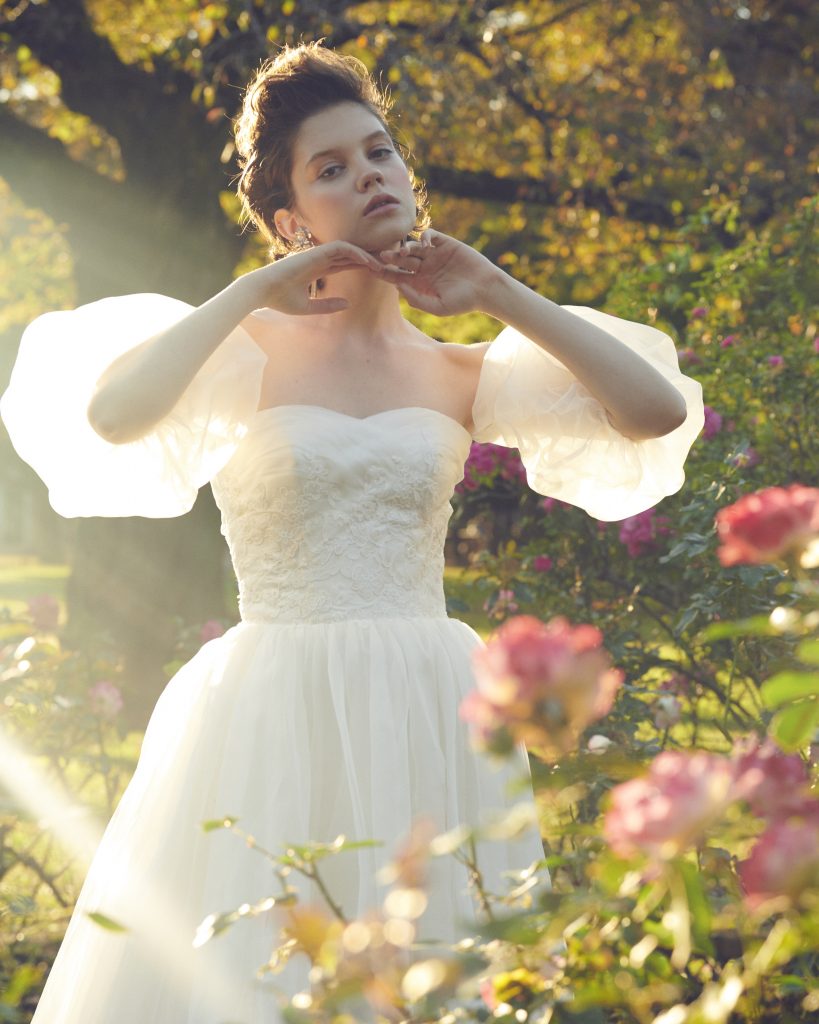 ウエディングドレス,ホワイトドレス,プリマカーラのウェディングドレス,結婚式衣装,パフスリーブのロマンチックなウエディングドレス,ふんわりとした袖付きドレス